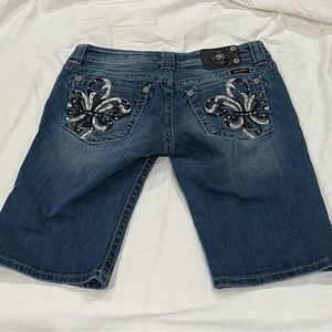 Miss Me Bermuda shirts size 31